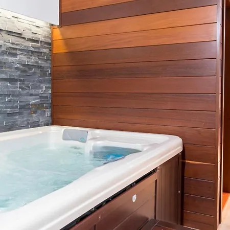 Vila Ploce Sleeps 8 Pool Air Con Wifi