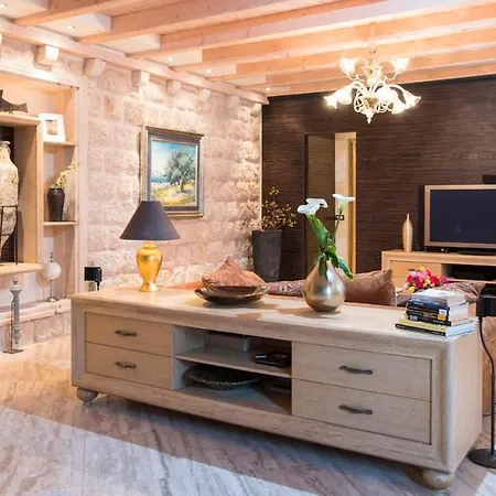 Vila Ploce Sleeps 8 Pool Air Con Wifi *